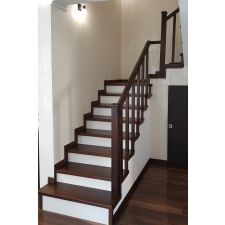 Обшивка бетонной лестницы деревянными ступенями